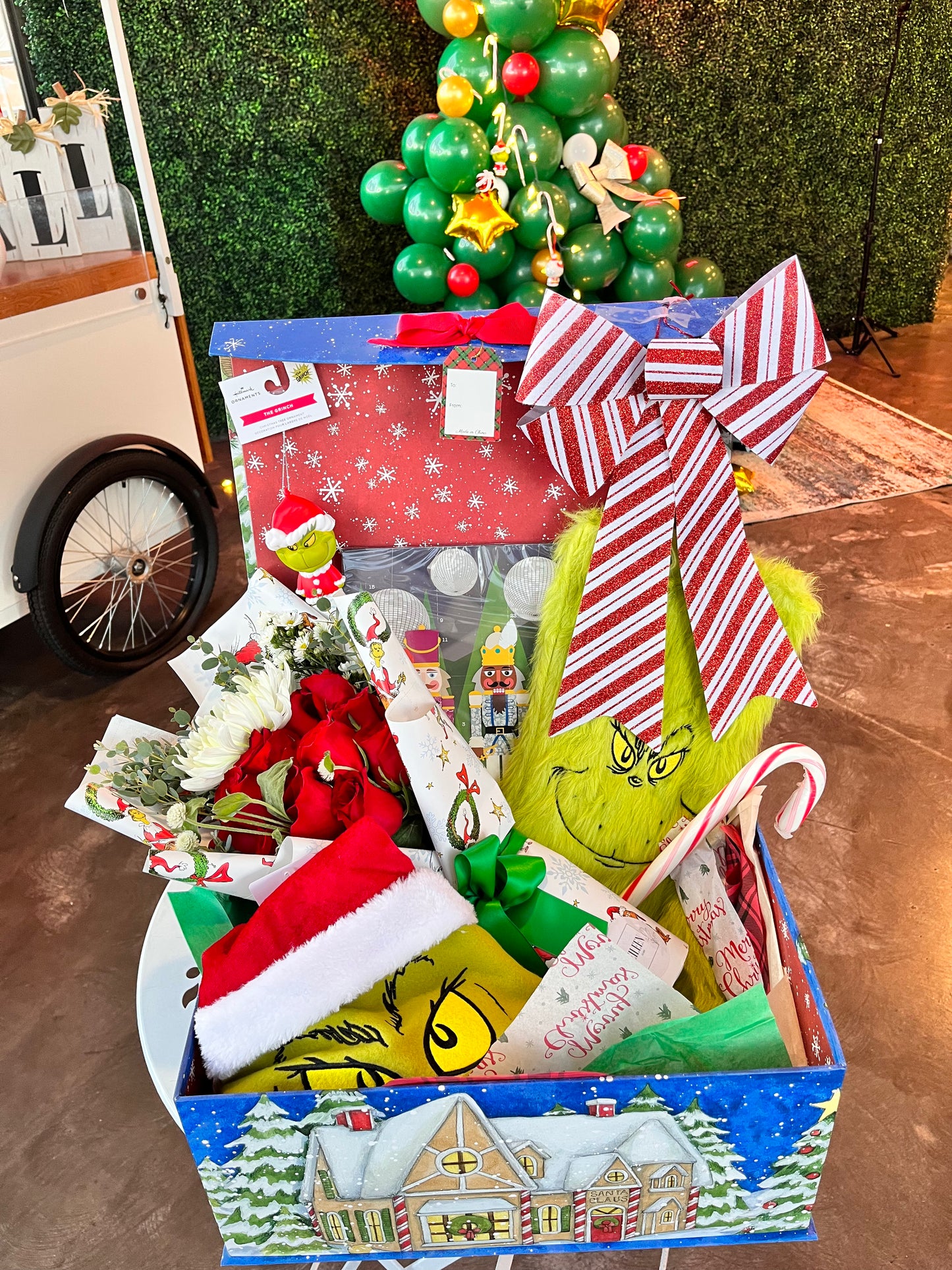 Grinch Christmas basket